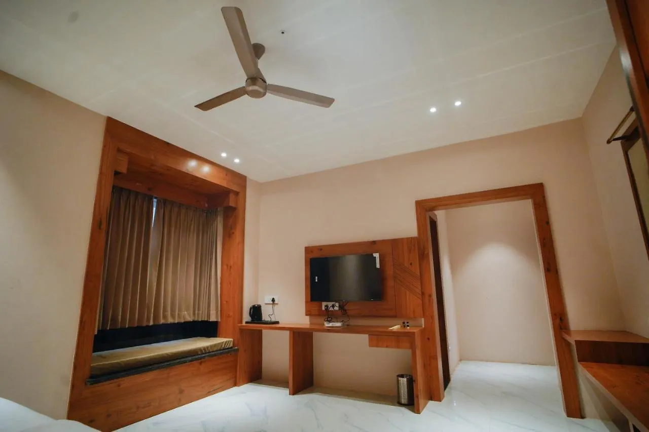 The Ekling Garh Hotel & Resort Ουνταϊπούρ 3*,